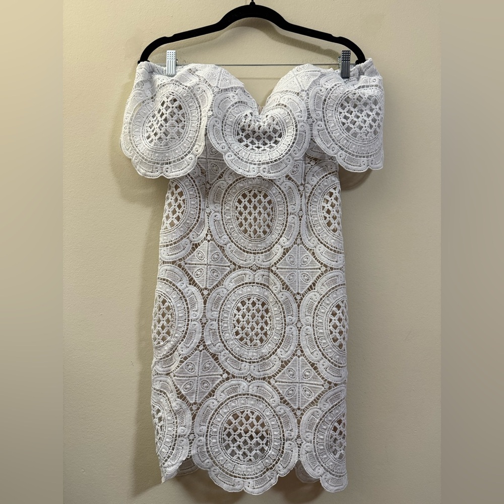 Lulu’s Love in Time Lace Strapless Dress‎ in White - S